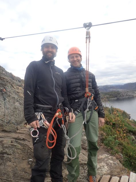 To instruktører ved zipline