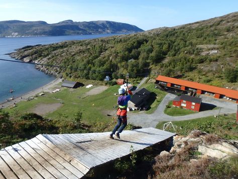 Elev som tar sats ved zipline